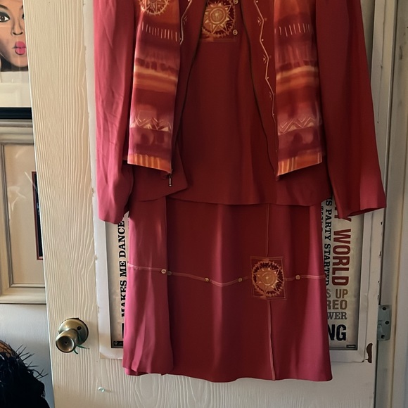 three-piece women’s suit - Picture 2 of 4